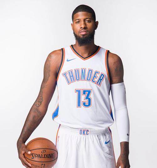 英超战报：维卡里奥送礼，库杜斯破门难救主，热刺1-2富勒姆（英超赛况：维卡里奥失误成祸端，库杜斯破门无力回天，热刺1-2不敌富勒姆）