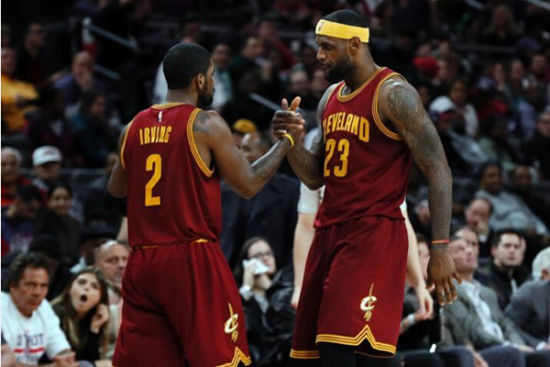 球迷比赛期间骂尤文踢得太烂，斯帕莱蒂回击：你们想怎样？（球迷观赛怒斥尤文表现糟糕，斯帕莱蒂反问：你们还想怎样？）