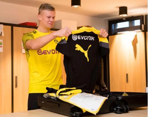 卡恩：纳格尔斯曼应该停止试验；拜仁和于帕续约的代价很昂贵（卡恩建议纳格尔斯曼别再试阵；拜仁与于帕续约代价不菲）