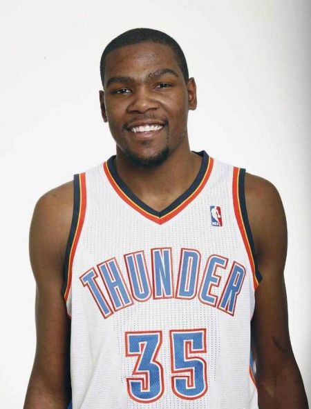 鹈鹕官方确认：赫伯特·琼斯崴脚伤退不会回归（鹈鹕官宣：赫伯特·琼斯因脚踝扭伤提前退场，本场比赛不再出战）