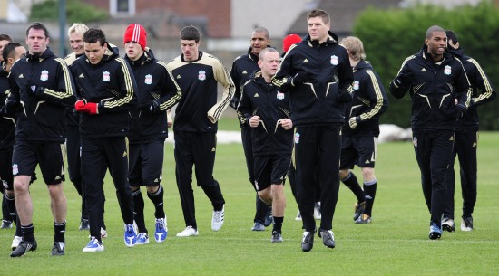 重创！皇马悍将伤缺两月 巴尔韦德或被迫改踢右后卫（噩耗！皇马大将伤停两个月 巴尔韦德或客串右后卫）