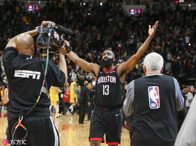 热议海港输球：古斯塔沃停赛影响大；亚冠已是舆论负担（海港失利引发热议：古斯塔沃停赛影响显著，亚冠成舆论包袱）