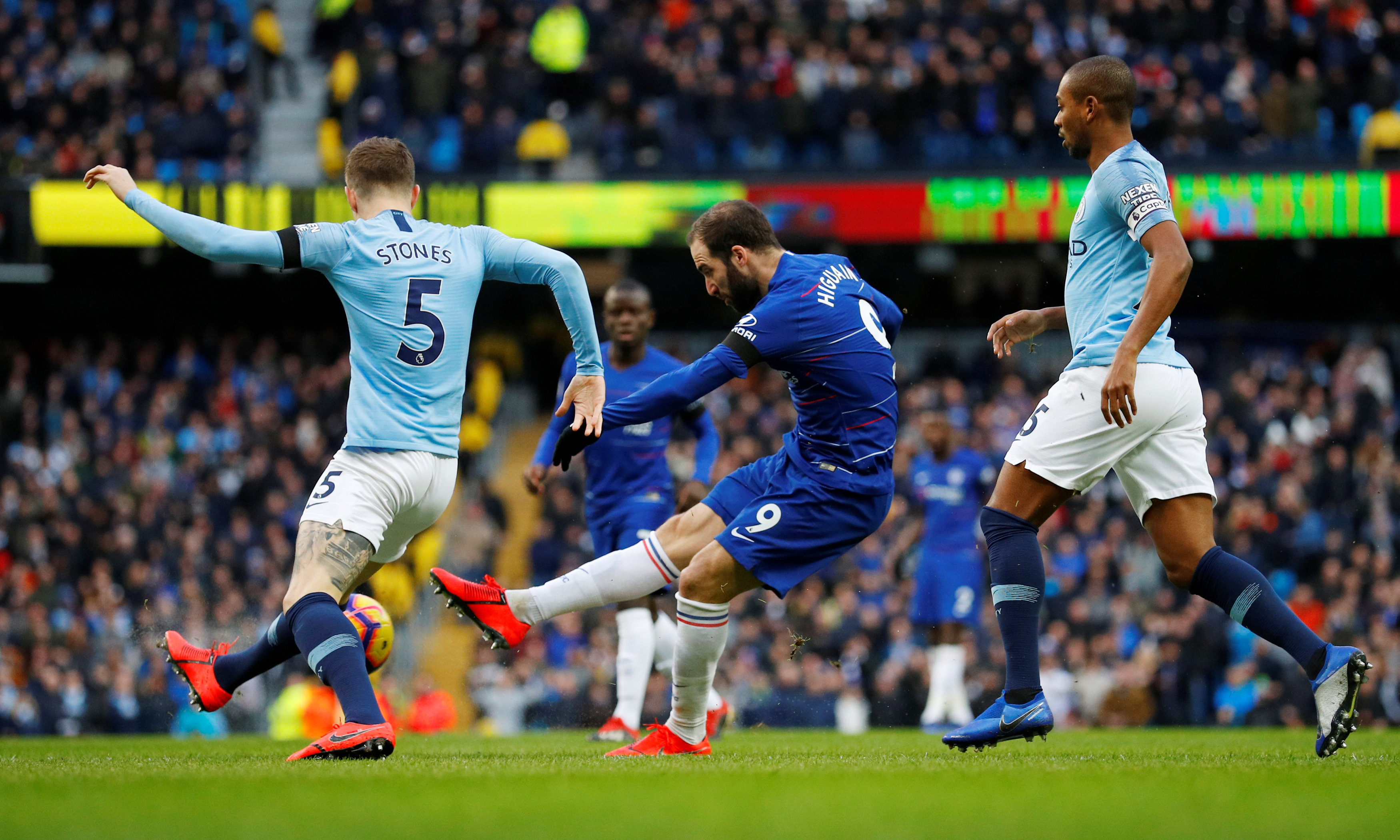 郭昊文面旧主半场爆砍22分，个人正负值+14（郭昊文对阵老东家半场狂砍22分，个人正负值+14）