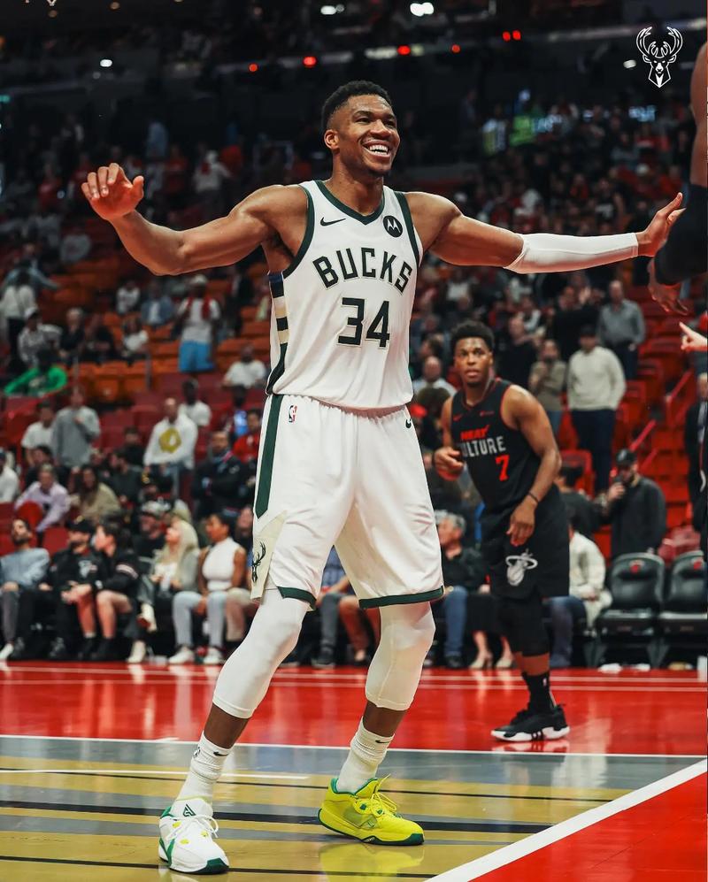 卡恩：纳格尔斯曼应该停止试验；拜仁和于帕续约的代价很昂贵（卡恩建议纳格尔斯曼别再试阵；拜仁与于帕续约代价不菲）