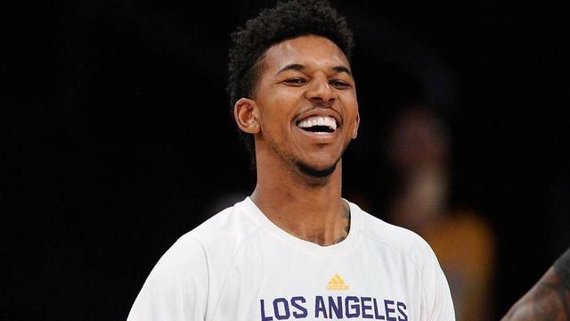 东体：申花主力赛季中后期身心疲劳，阵容一直是“明牌”状态（东体：赛季中后段申花主力身心俱疲，阵容长期处于明牌状态）