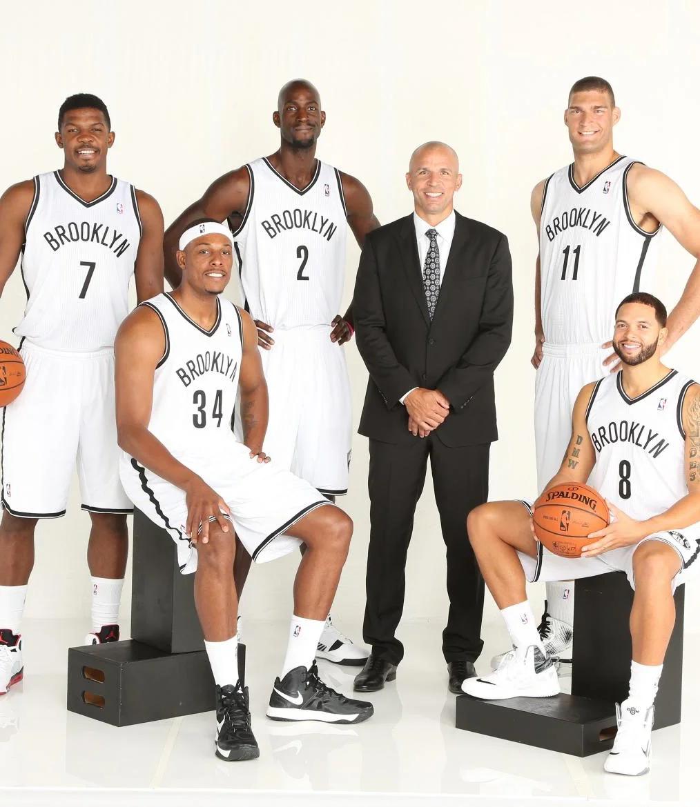 2021全锦赛获亚军！陈梦樊振东赛场携手，双向奔赴情谊令人动容（2021全锦赛摘亚！陈梦与樊振东并肩作战，双向奔赴的情谊动人心弦）