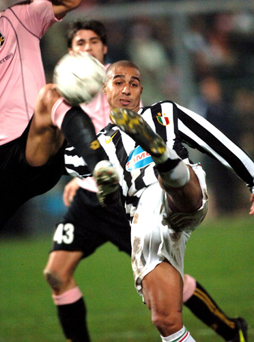 TA分析3-4-3阵型：从链式防守到战术万花筒，攻守易形的现代解法（3-4-3阵型深析：从链式防守到战术万花筒，攻守变换的当代解法）