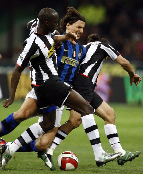 选择在伯纳乌领德国骑士十字勋章，克罗斯：皇马一直是我的家（克罗斯在伯纳乌获颁德国骑士十字勋章：皇马永远是我的家）