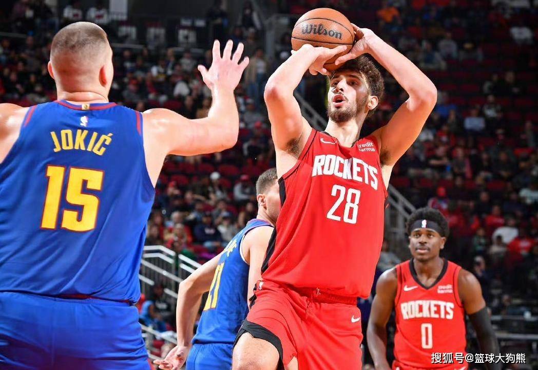 克莱第一节三分6投4中得到14分，浓眉7投5中砍下10分（克莱首节三分6中4斩获14分，浓眉7投5中拿下10分）