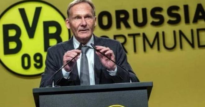 关键球对飙！爱德华兹对抗约基奇上篮追至1分 穆雷三分强势回应（关键时刻火拼：爱德华兹强突约基奇追到只差1分，穆雷三分立刻回敬）