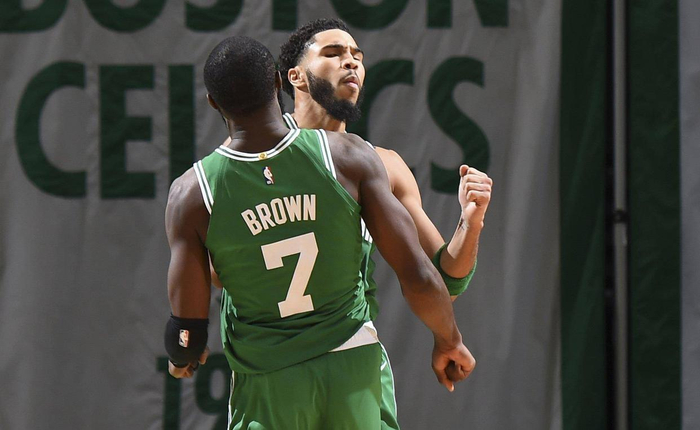 半场战报：比利亚雷亚尔1-1马略卡，赫拉德-莫雷诺建功，萨穆-科斯塔破门（半场：比利亚雷亚尔与马略卡1-1，赫拉德-莫雷诺与萨穆-科斯塔各入一球）