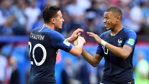 单探花绿军本季场均16记三分联盟第一（凯尔特人本季场均命中16个三分，联盟第一）