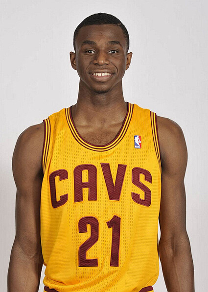 理疗师：DV9的伤和丁丁、卢卡库类似，可能需要3到5个月恢复（理疗师称DV9伤势与德布劳内、卢卡库相似，预计康复期为3至5个月）