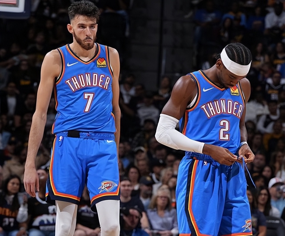 离40+三双仅差1板！拉拉维亚社媒调侃东契奇：你再抢个板啊（东契奇距40+三双只差1板！拉拉维亚社媒打趣：再抢一个啊）