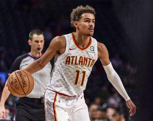 足球巴萨主帅称赞中场新核：不可替代（巴萨主帅力赞中场新核：无可替代）