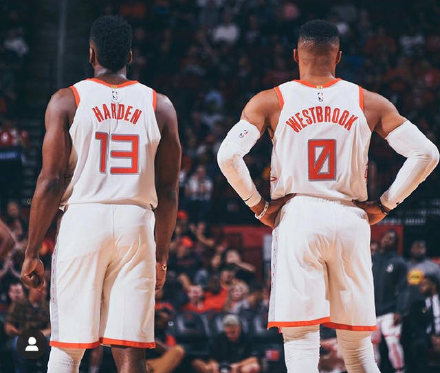 詹姆斯年终大战总分+三分连创历史第一 数据+胜利全输杜兰特太悲催（詹姆斯跨年大战总分与三分双历史第一，却在数据与胜利上仍输杜兰特）