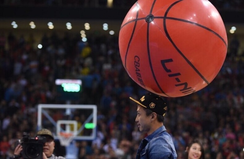 英超：曼城主场3-0完胜诺维奇（英超：曼城主场3比0大胜诺维奇）