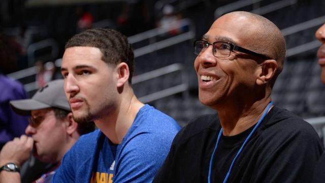 博主：国安明天中午12点40分抵达北京，欢迎球迷接机（国安明日中午12：40抵京，欢迎球迷前往机场迎接）